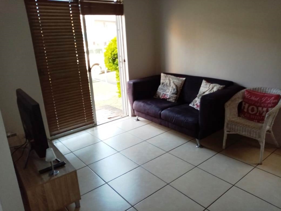 To Let 2 Bedroom Property for Rent in Oakglen Western Cape